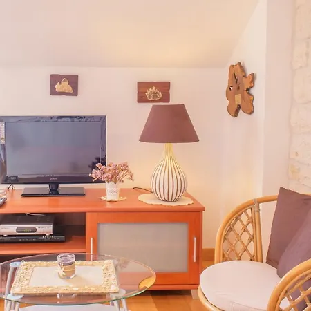 House Srdjan Nyaraló *