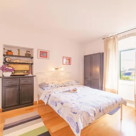 House Srdjan Sumartin