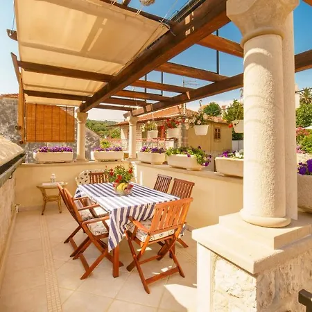 House Srdjan Sumartin